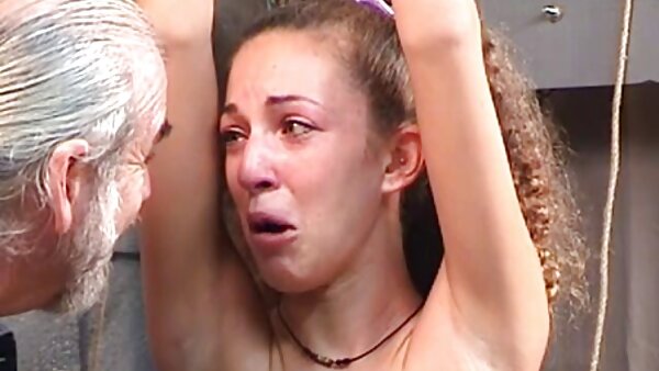 Dua gadis rampasan puji konek wangi Amia Miley dan Eva Karera untuk John Strong
