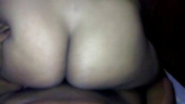 Milf berambut perang curvy dengan buah dada besar semakin terpaku sedap jolok dalam gaya doggy kemaluannya